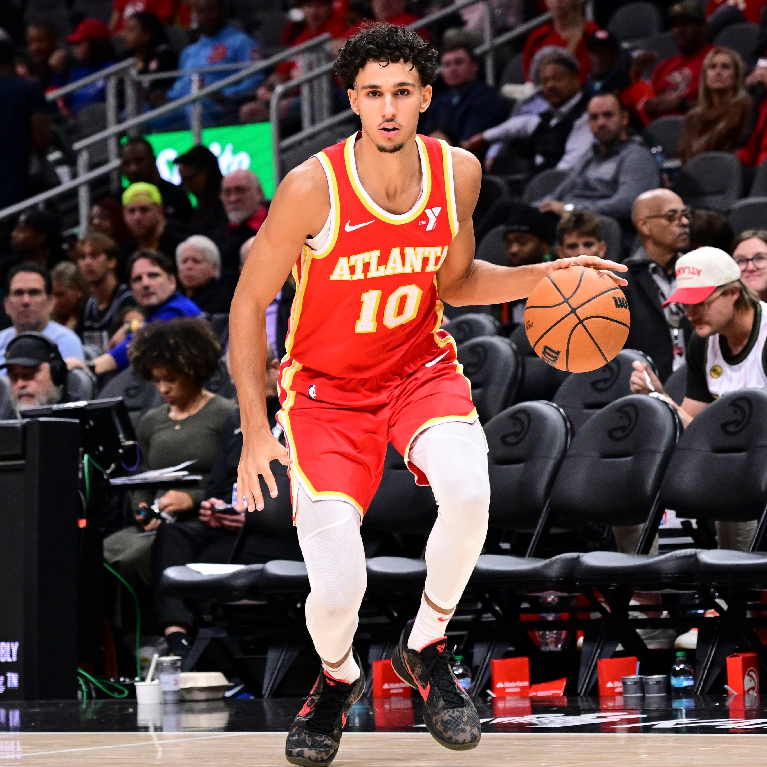 鹈鹕完胜雄鹿B队，特雷杨惊艳世界