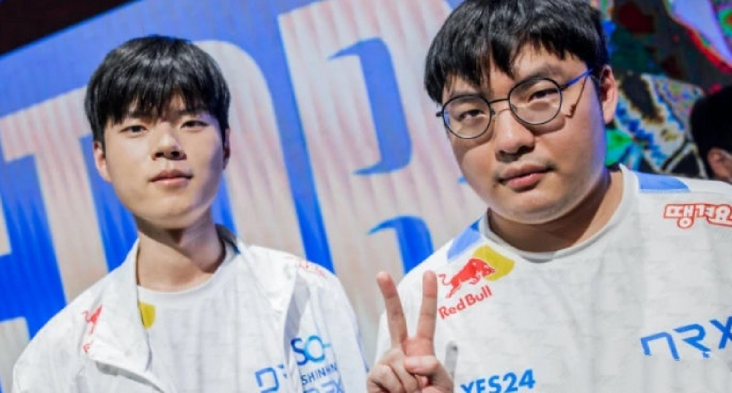 开云下载-EDG轻取C9，Deft完成史诗逆转激烈交锋入围赛，技惊四座