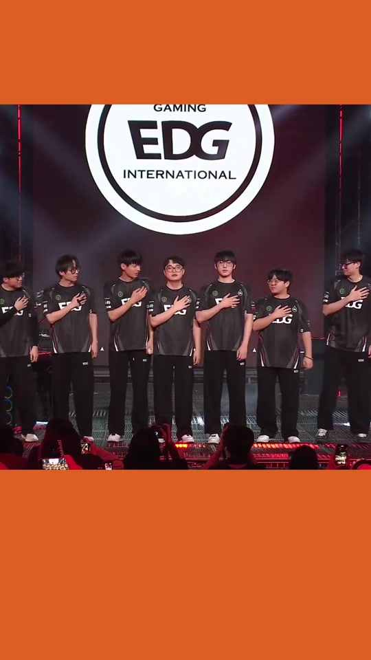 EDG轻取C9，Deft完成史诗逆转激烈交锋入围赛，技惊四座