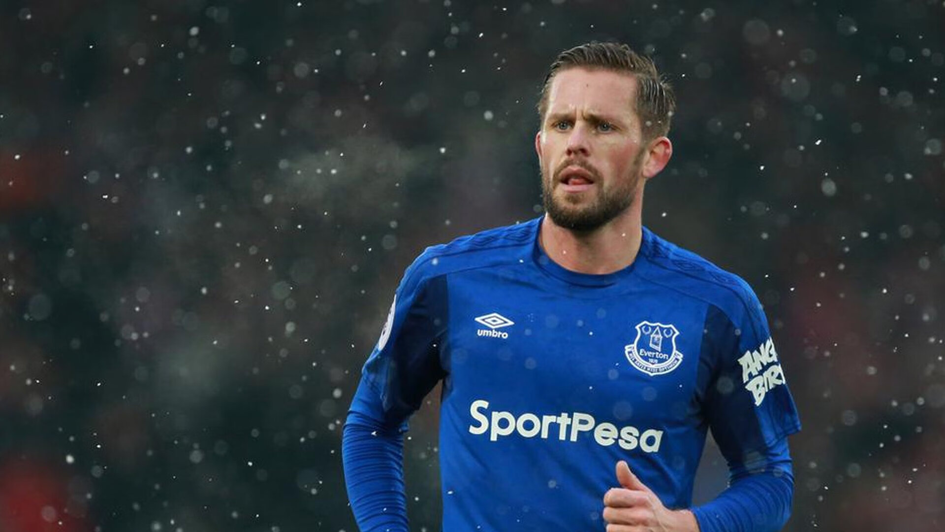 拉文全场最佳无悬念！马刺对阵上海队，一场跨越海洋的篮球盛宴